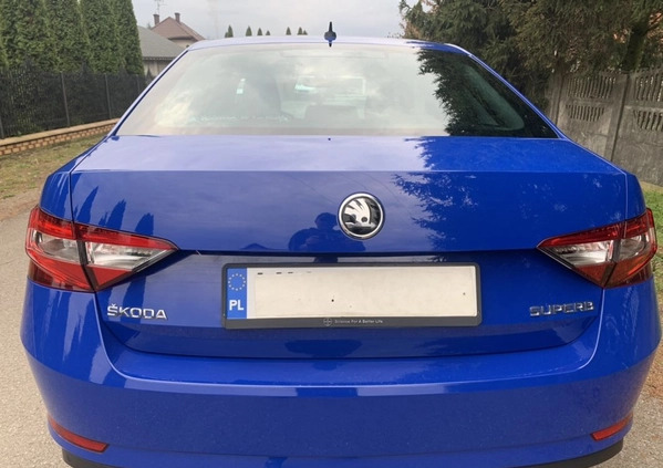 Skoda Superb cena 69900 przebieg: 137000, rok produkcji 2018 z Człopa małe 742